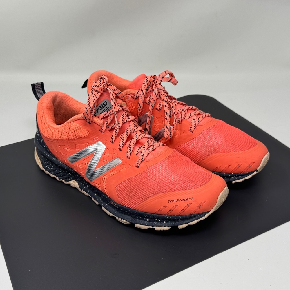 New Balance Sneakers Women's Sz 8 FuelCore Nitrel Trail Running Orange Black EUC